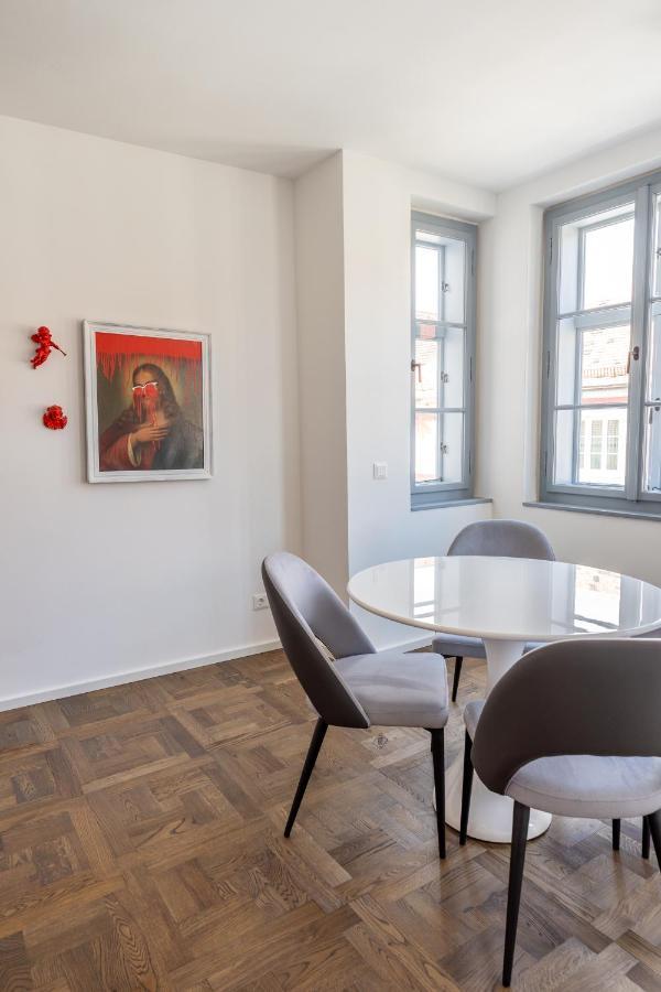 On 6 Rust Apartment Luaran gambar