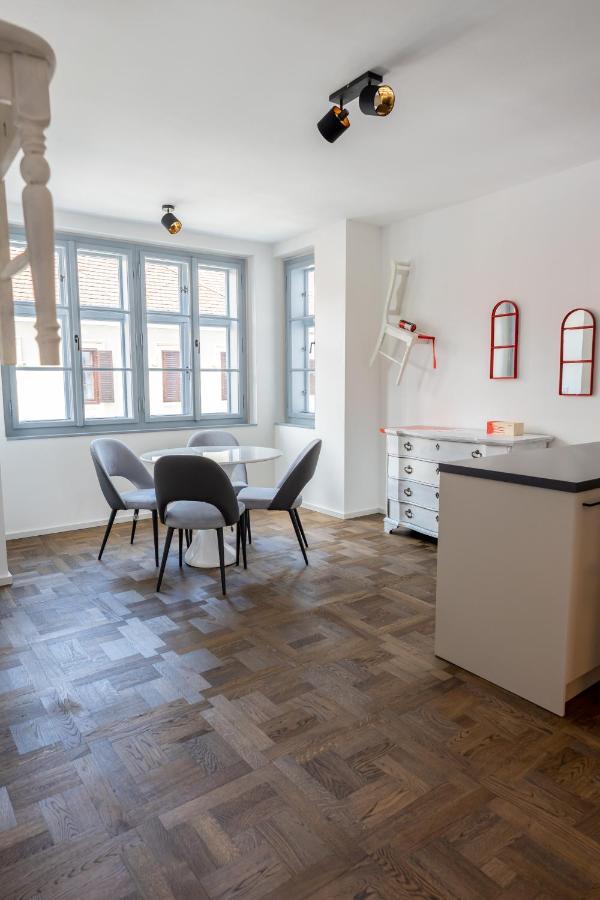 On 6 Rust Apartment Luaran gambar